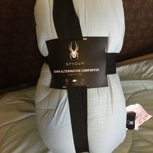 Spyder Down Alternative Comforter - King Sized
